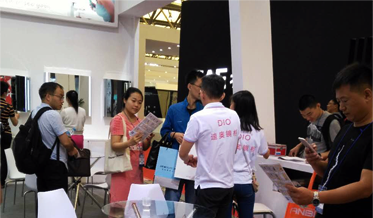迪伸衛(wèi)浴,專業(yè)生產(chǎn)鋁合金浴室鏡柜,鋁合金鏡柜,LED浴室鏡柜,鋁合金鏡柜生產(chǎn)廠家